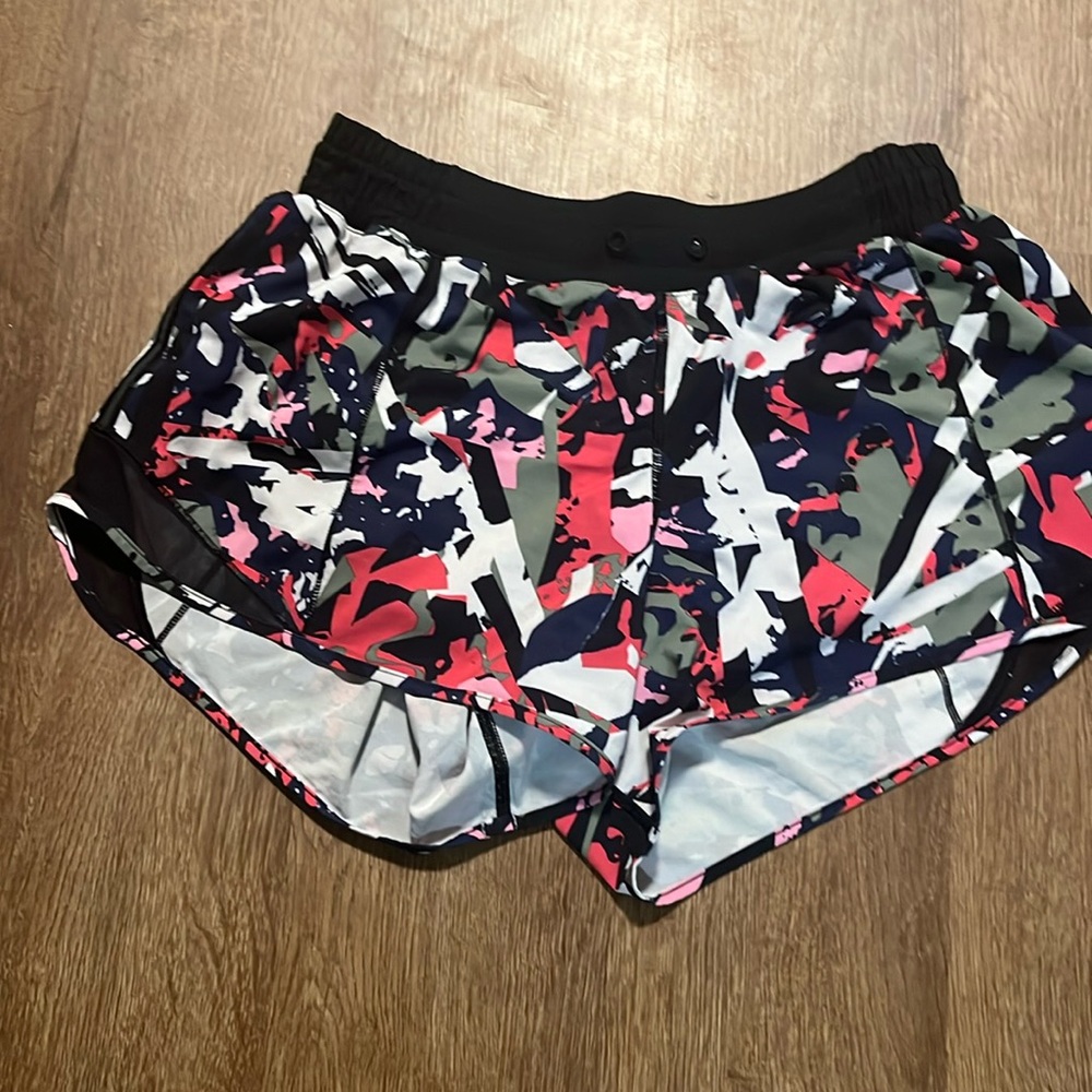 Lululemon hotty hot short. Lined. Low rise. 4”